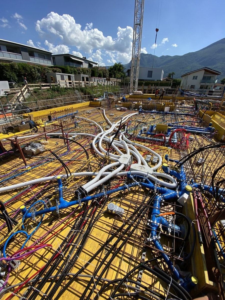 Condotte della ventilazione posate nel solaio in cantiere