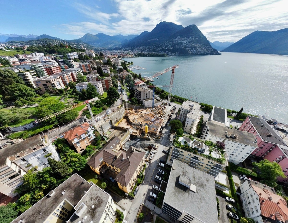 Veduta aerea di Lugano e del lago