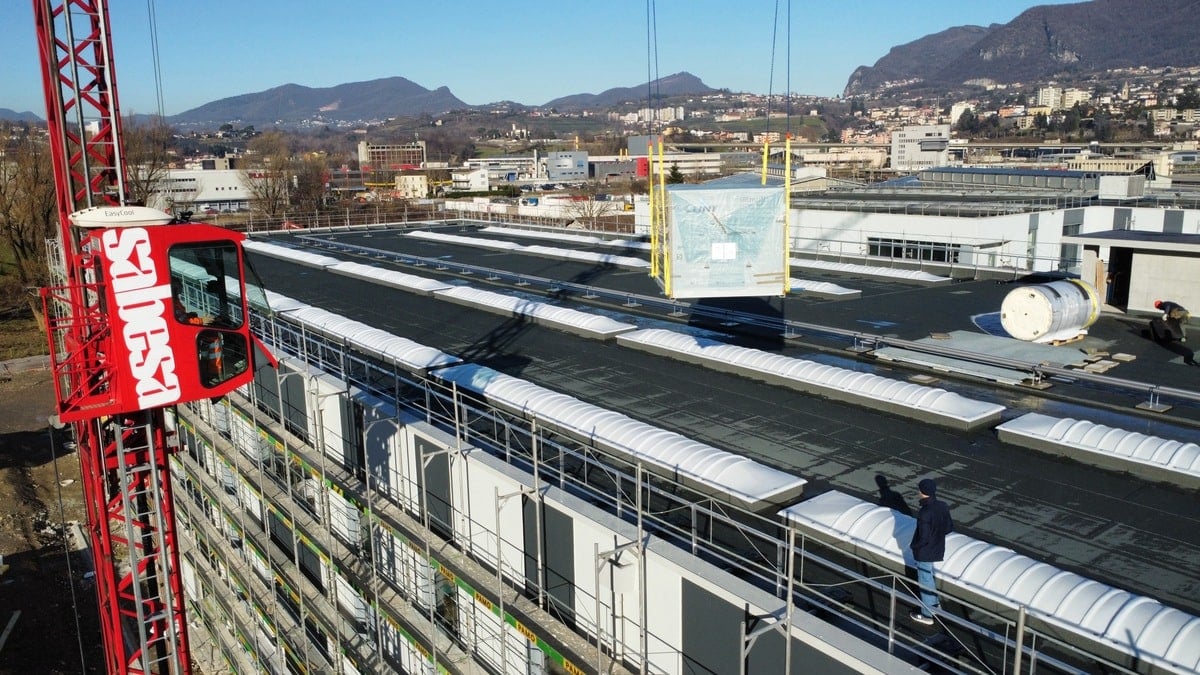 Impianti sul tetto dello stabile industriale